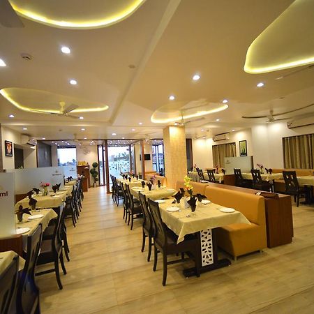 The Grand Imperial Hotel Morbi Bagian luar foto