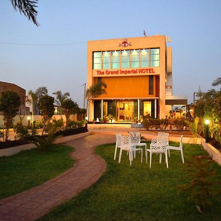 The Grand Imperial Hotel Morbi Bagian luar foto