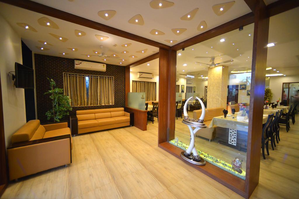 The Grand Imperial Hotel Morbi Bagian luar foto
