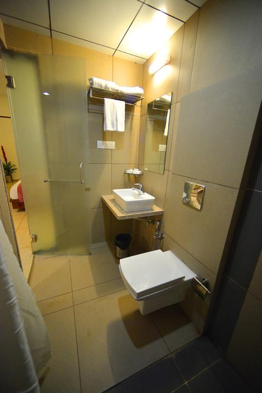 The Grand Imperial Hotel Morbi Bagian luar foto