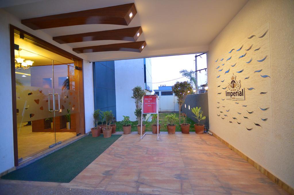 The Grand Imperial Hotel Morbi Bagian luar foto