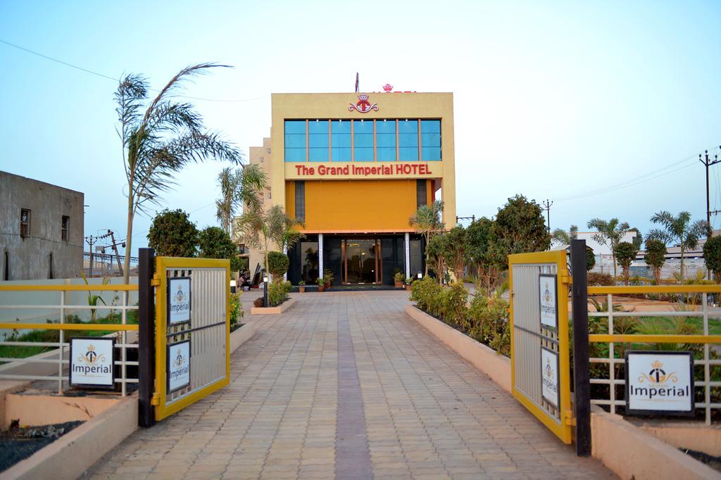 The Grand Imperial Hotel Morbi Bagian luar foto