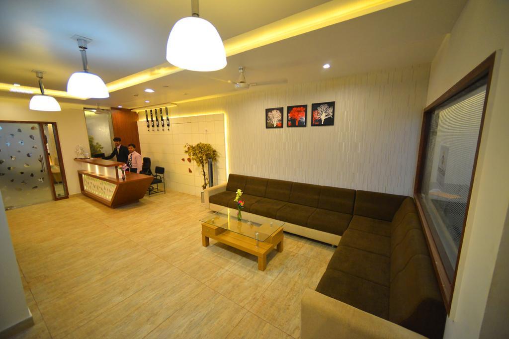 The Grand Imperial Hotel Morbi Bagian luar foto
