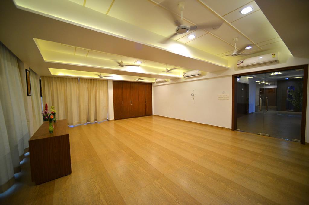 The Grand Imperial Hotel Morbi Bagian luar foto