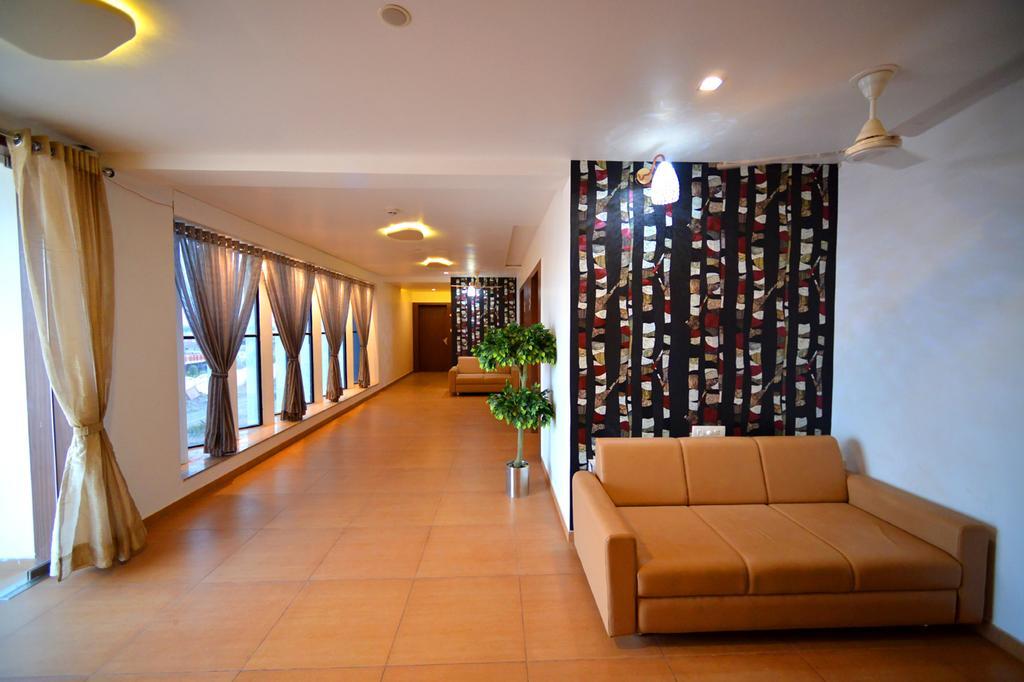 The Grand Imperial Hotel Morbi Bagian luar foto